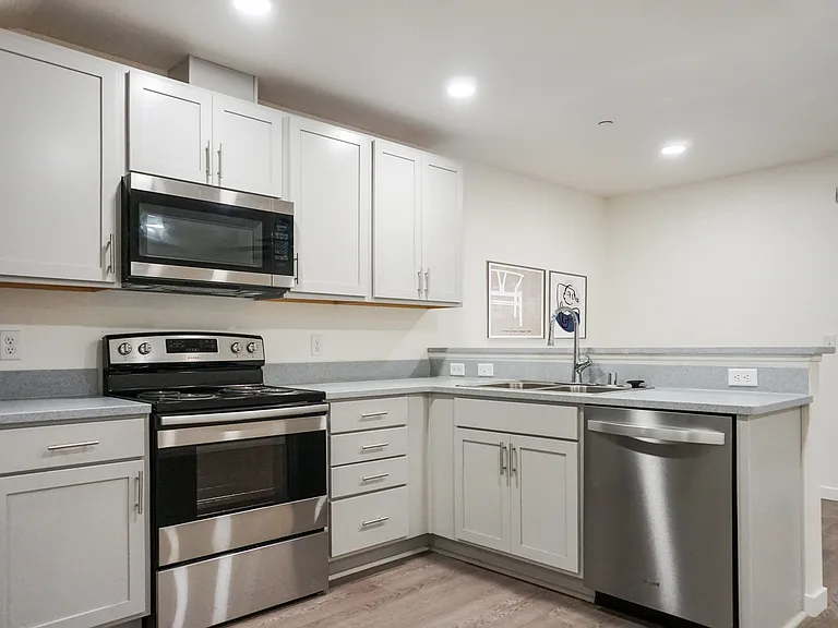 824 Nord Ave #18 — Photo 2