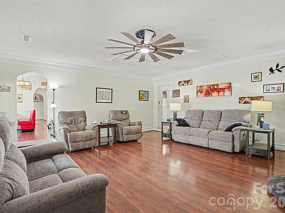 4th image of 116 Brooks Dr