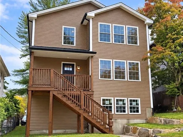 72 Roanoke St, Providence, RI 02908