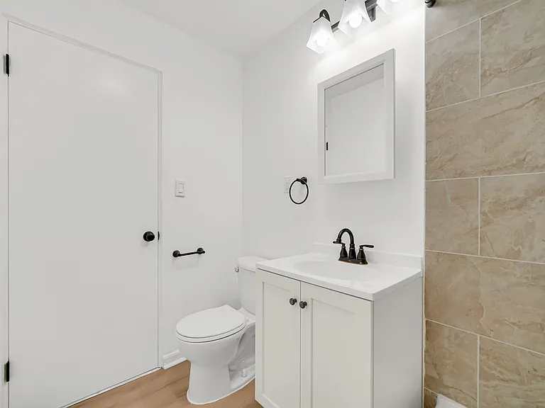 1307 Calumet Ave — Photo 14