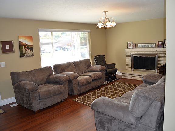 3rd image of 4298 S Deno Dr
