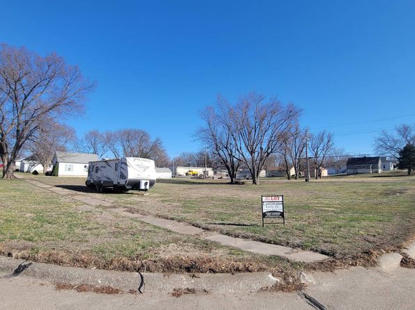 1213-1221 9th St, Auburn, NE 68305