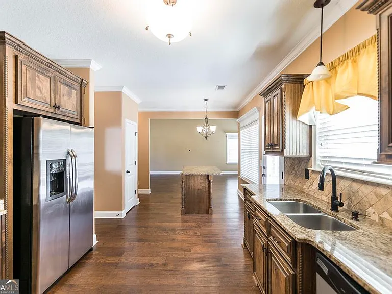 203 Norfolk Cir — Photo 10