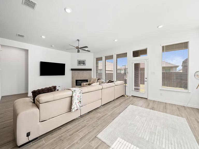 147 Starfall Dr — Photo 21