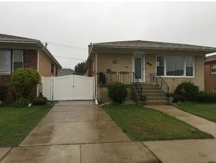 1111 Lucas St photo 1