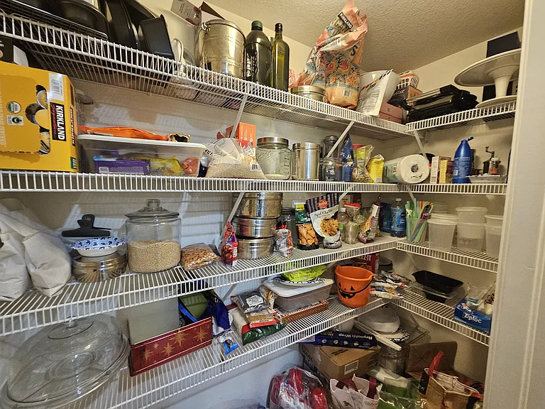 Kitchen pantry