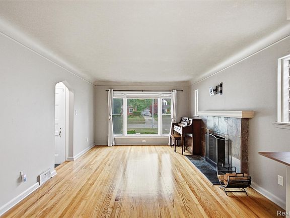 4th image of 21251 Huntington Ave