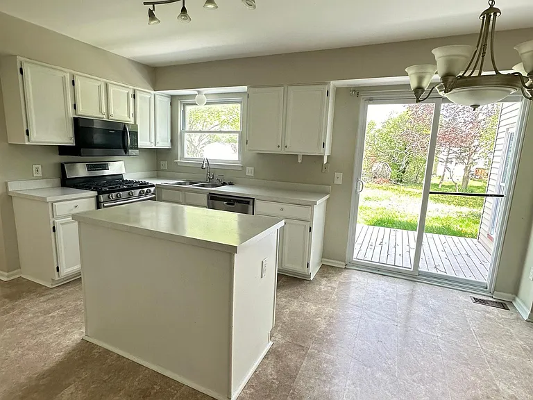 3045 Turnberry Ln — Photo 10