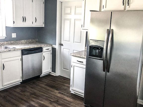 Kitchen - Dishwasher & Refrigerator