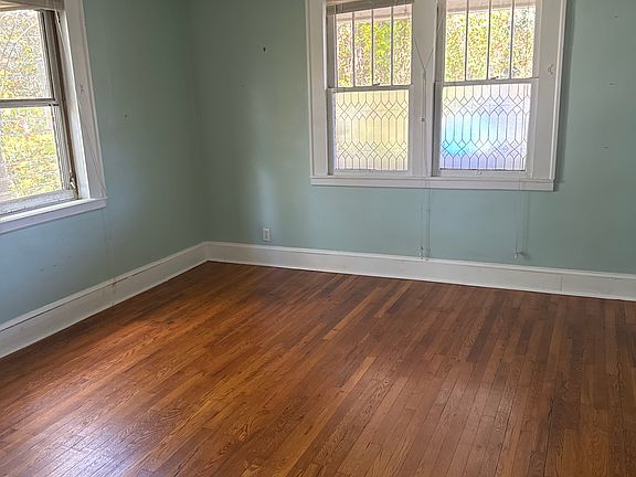 Master bedroom, all hardwood floors