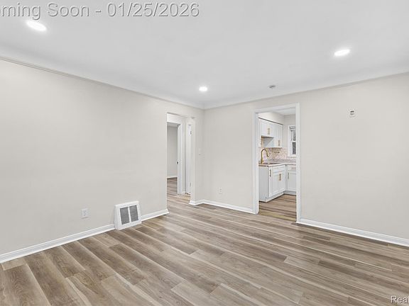 4th image of 26825 Kitch St