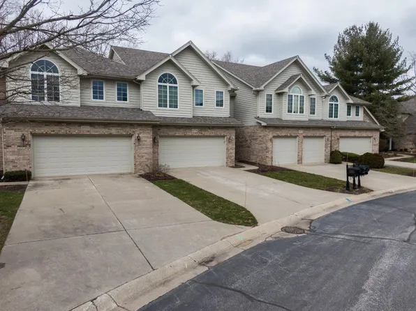 1054 Mission Hills Ct, Chesterton, IN 46304