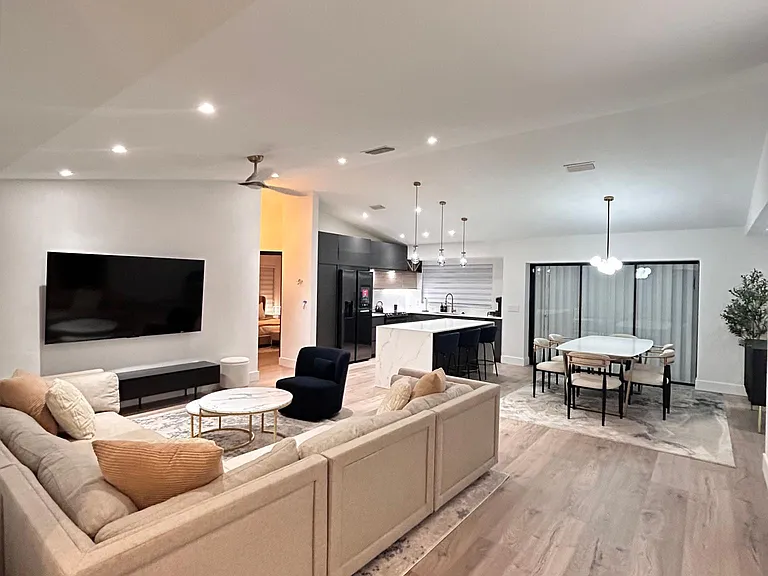 6205 SE Circle St — Photo 3