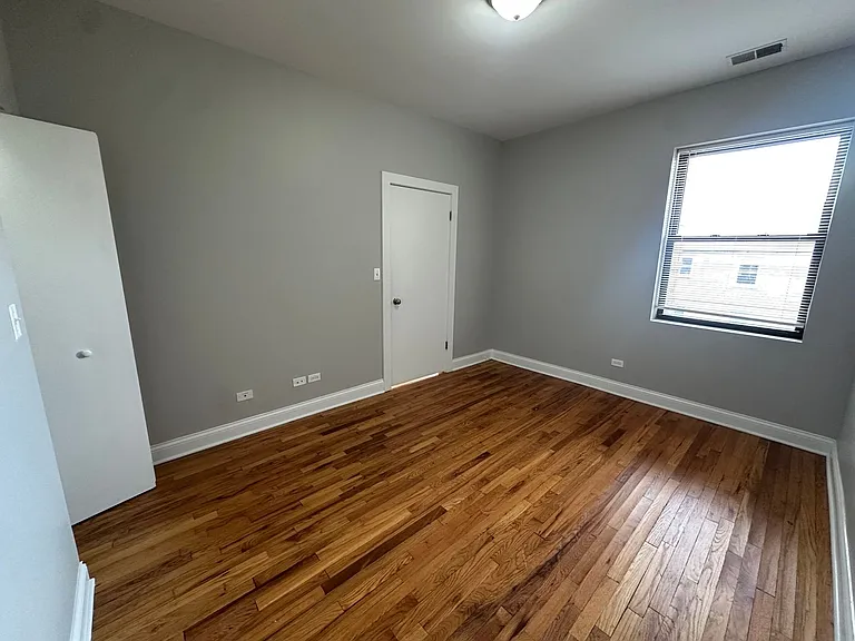 5001 N Sawyer Ave — Photo 8