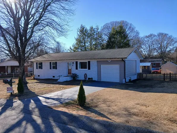207 Irving St, Greer, SC 29651