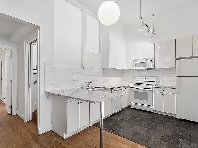 132 W 23rd St #2 — Photo 9