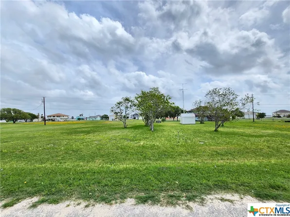 1139 Bayview Dr, Palacios, TX 77465