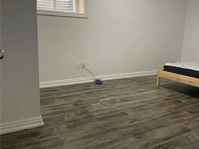 43 Saintsbury Sq #BASEMENT — Photo 5