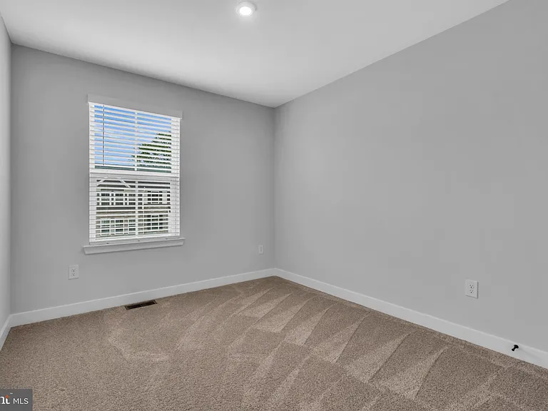 9 Foxwood Dr — Photo 28