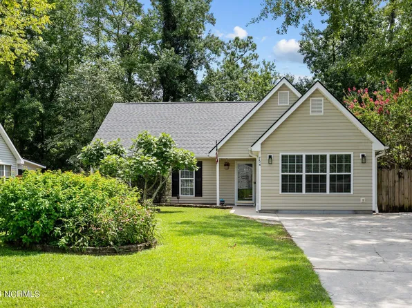 754 Oak Branches Close SE, Belville, NC 28451