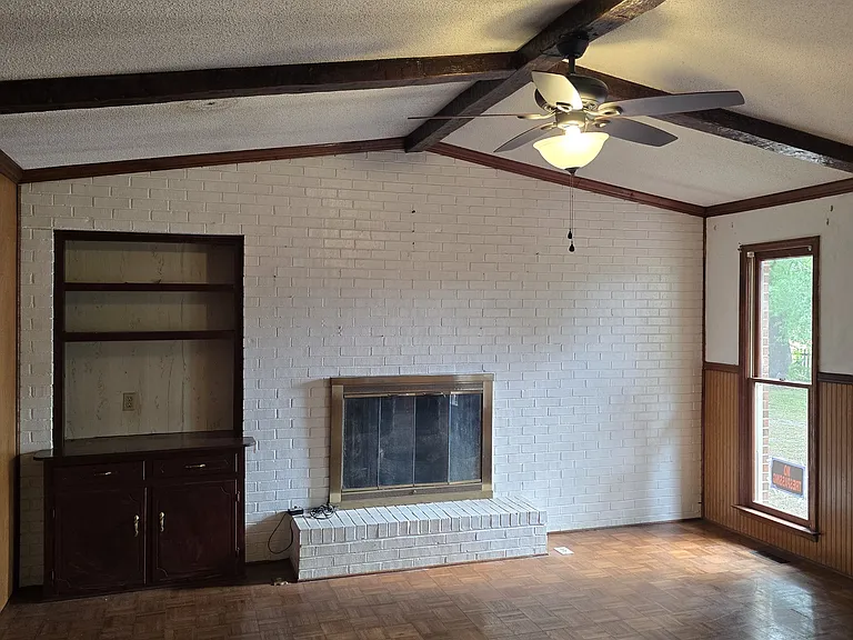 401 Pecan St — Photo 5