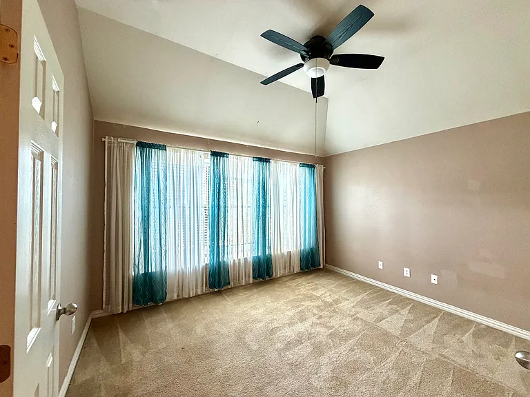 2102 Central Park Dr — Photo 13