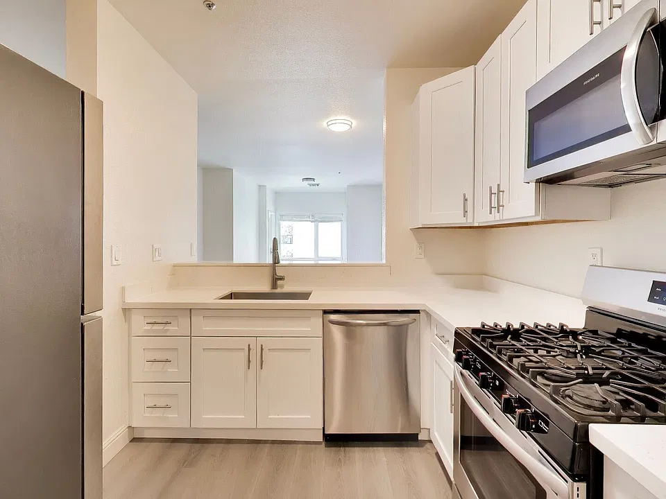 1524 1st Ave #402