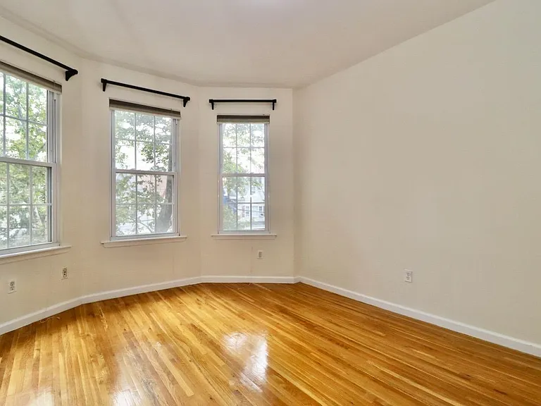 34 Court House Pl #2L — Photo 8