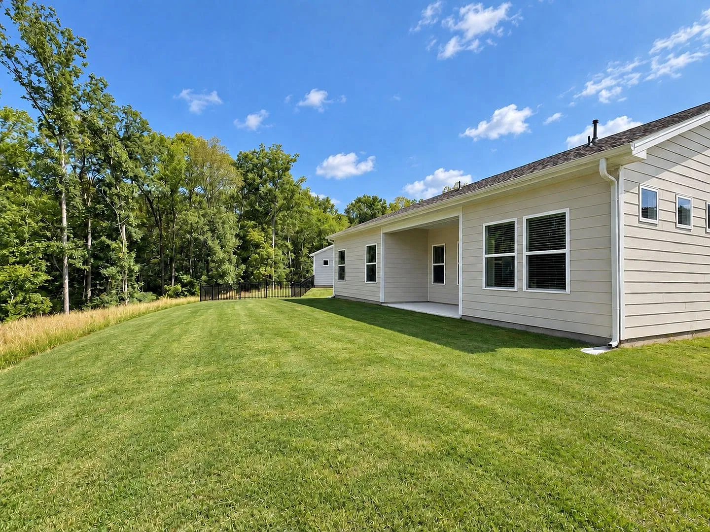 New Ranch home — Photo 3