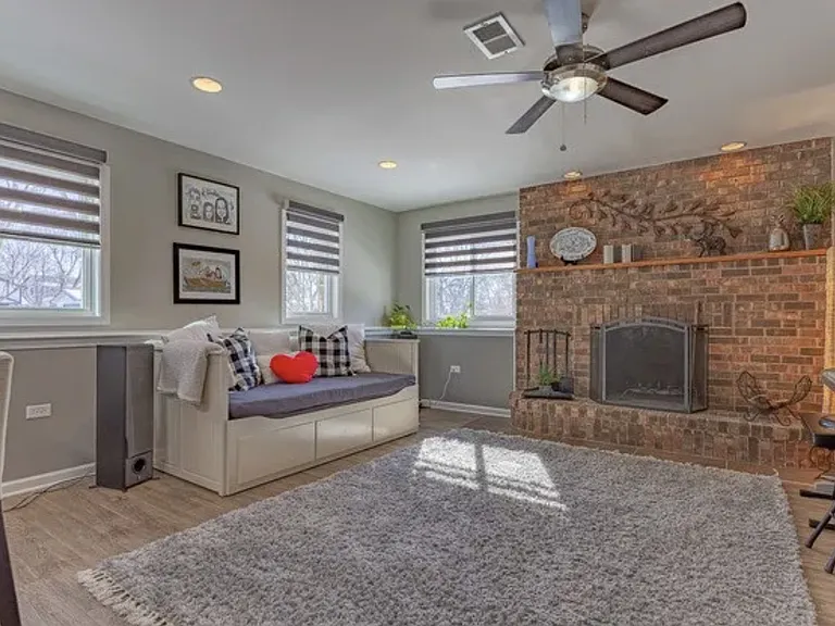 904 S Summit St — Photo 12
