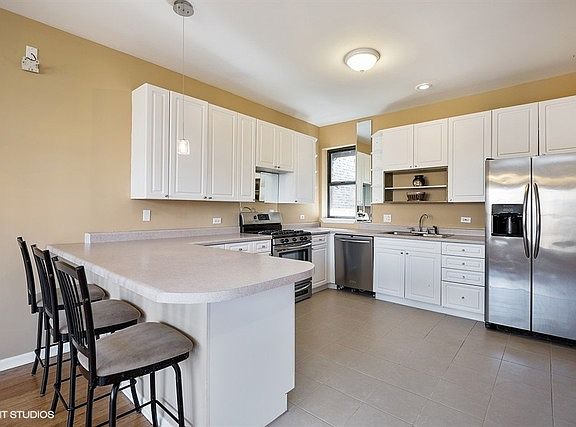 3rd image of 1207 W Morse Ave #3