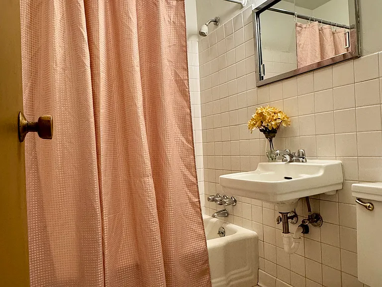 2020 Pillsbury Ave S #205 — Photo 7