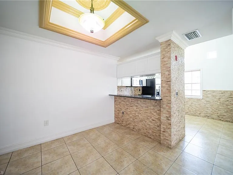 3407 Winkler Ave #304 — Photo 4