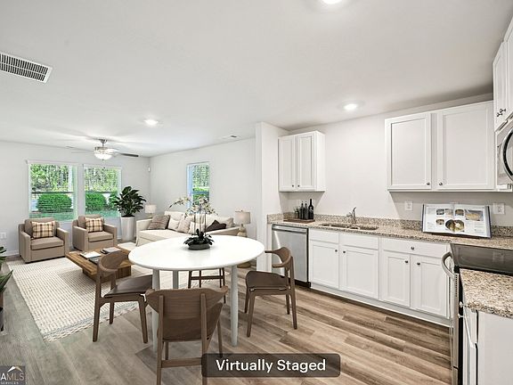 3rd image of 4437 Ben Hill Rd