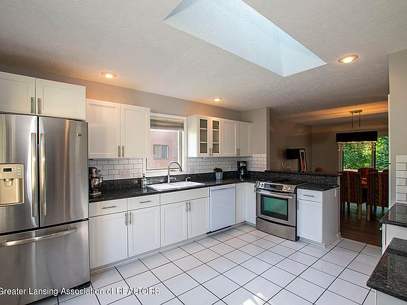4th image of 2440 Emerald Lake Dr