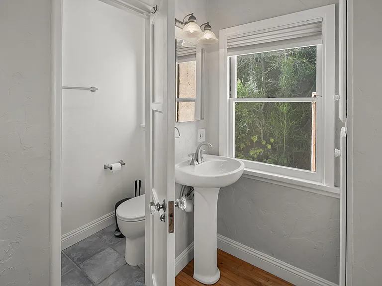 4804 Biona Dr — Photo 32