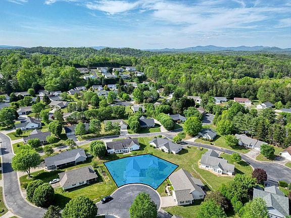 5th image of 15 Westward Ln