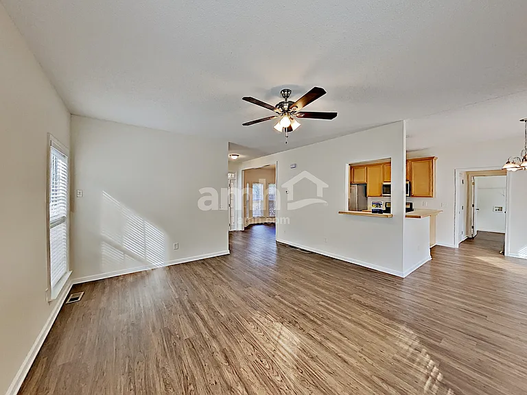 374 Westhill Dr — Photo 3