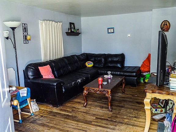 4th image of 66 47th St SE
