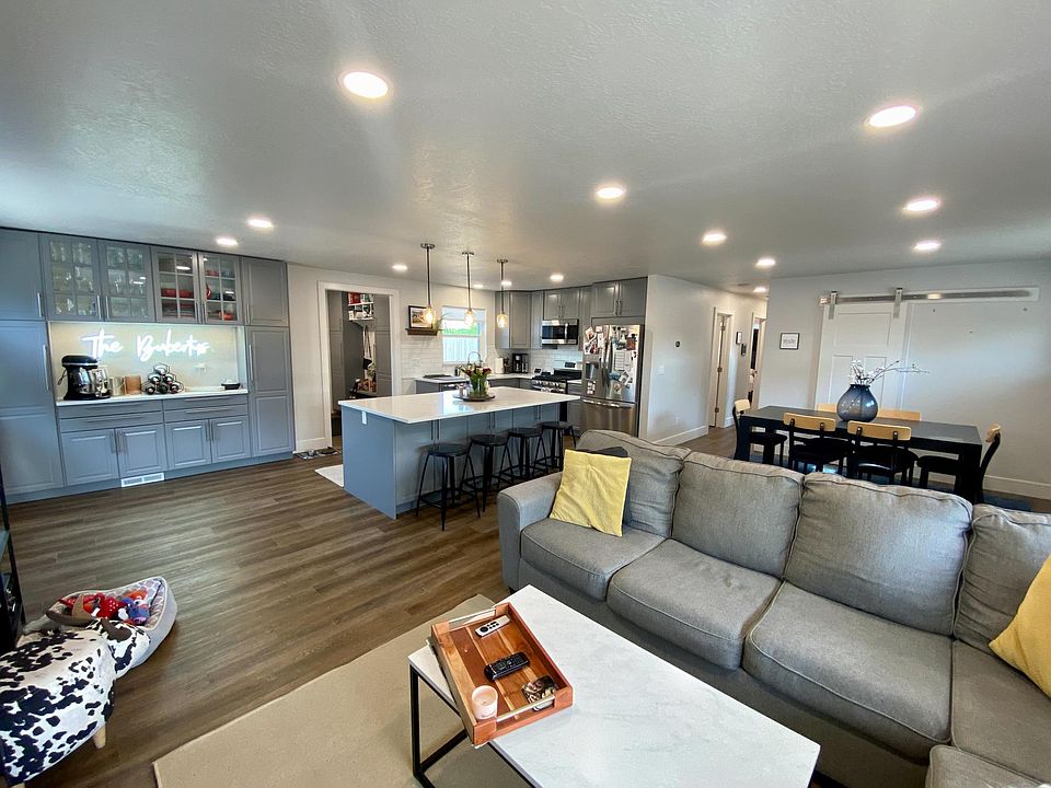 Spacious great room with kitchen and dining area