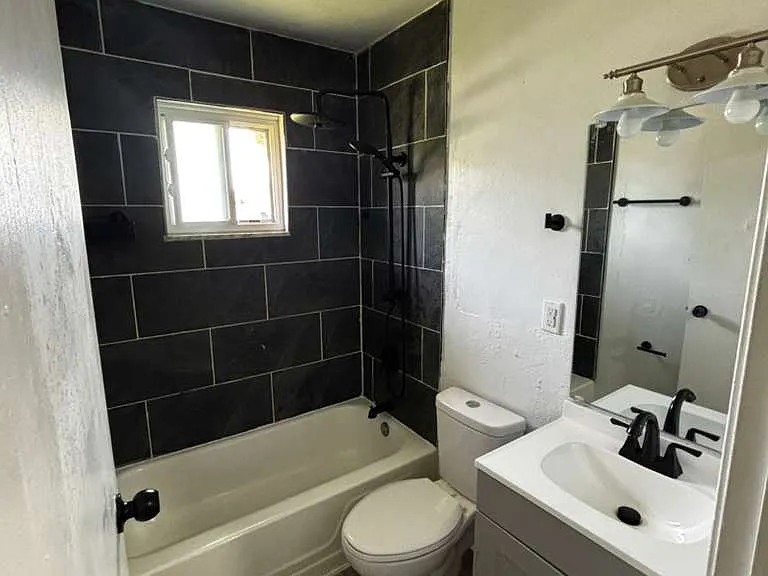 741 W Locust St #49 — Photo 8