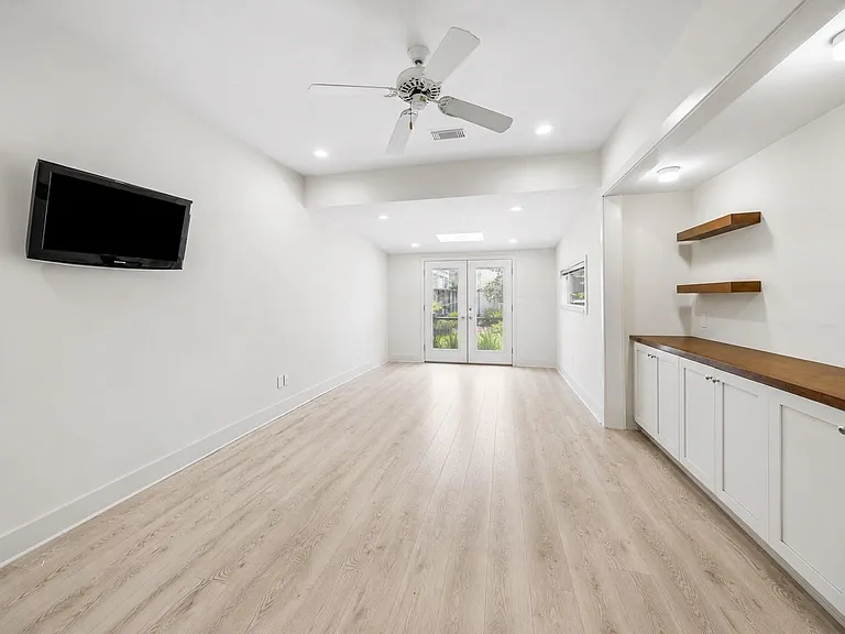 905 Harvard St — Photo 23