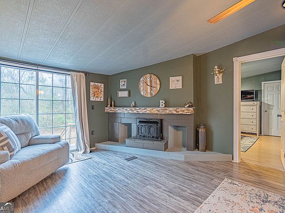 4th image of 220 Hidden Hill Rd