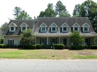 902 Golf View Dr, Pine Bluff, AR 71603