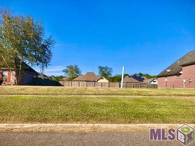1st image of 2661 Hidden Lake Ave