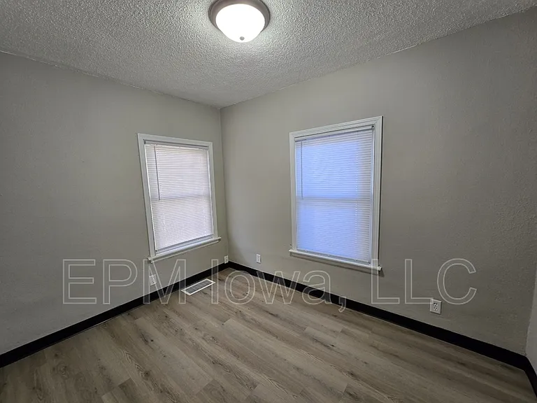 1125 N Barclay St — Photo 11