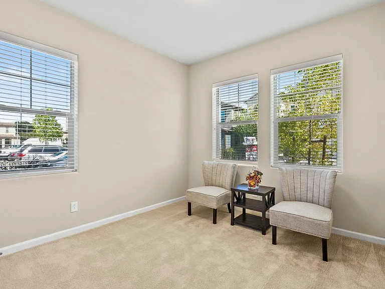 734 Carver Pl — Photo 8