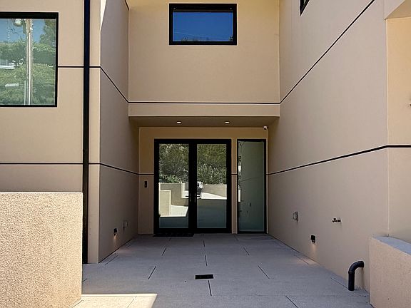 5th image of 5011 Encinal Canyon Rd