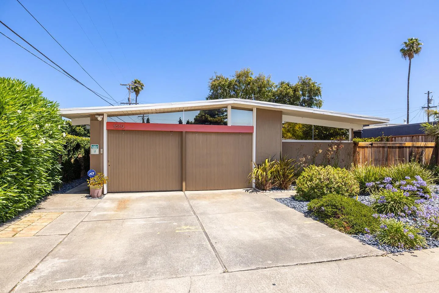 1619 Celeste Dr photo 1