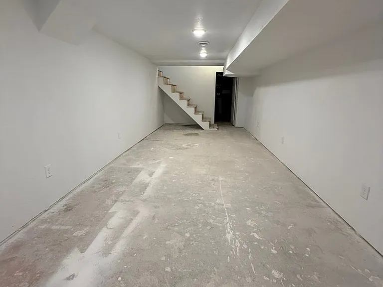 2551 S Main St — Photo 17